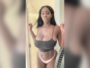 ellietheempress bouncing and twerking special video
