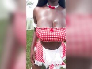 ellietheempress Sexy picnic outfit