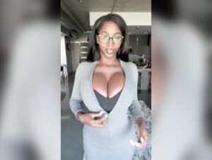 ellietheempress I'm your personal secretary