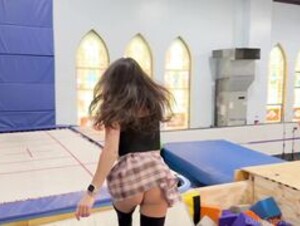 Nicoleskirts RARE Pussy Face Doing Flips