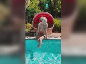 eva elfie by the pool