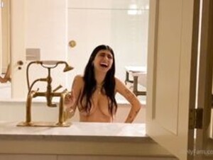 Mia K bath-n-titties