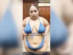 Johanamaya81 Takes Off Top In Sauna Bathroom