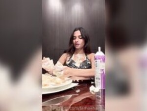 Farha Khalidi Food Play Onlyfans Leak