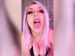 Jessica Nigri - Elf Drooling