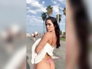 Bruluccas bikini tease
