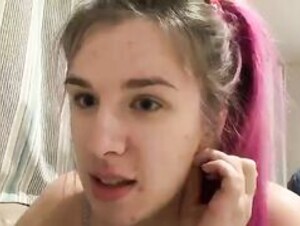 hollypollypuddd flashing her big tits on twitch