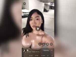Faiygo_ shaking her tits