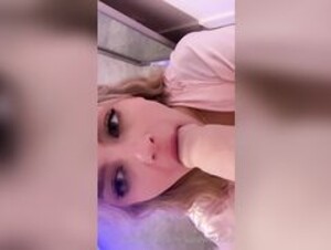 Kaitlyn Bubolz dildo blow job