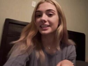 Babykendevine flashing her big tits live on twitch