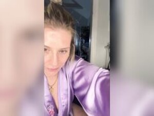 hotmomopinions2023 spreading her cheeks live on twitch