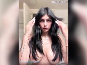 Mia Khalifa Tits