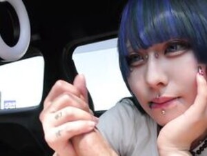 LittleJapanese blowjob in car