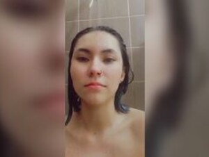 19 yo filthy whore cleaning herself