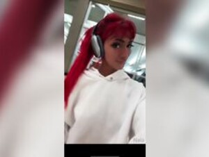Nalafitness flashing her boobs in the gym