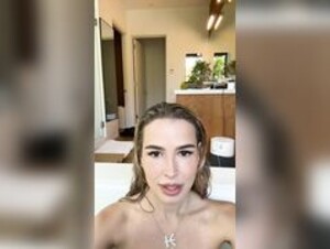 Elena Kamperi Nude Bathtub Livestream