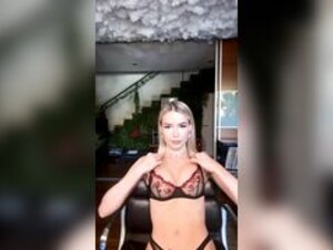 Elena Kamperi Onlyfans Livestream