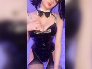 Cplaya2 Bunny Cosplay Showing off Her Ass