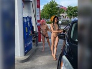 Boba_Bitch & Lilglitterbitch - Fully Nude Refueling