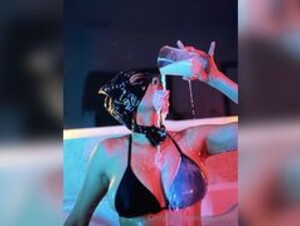 Kyso_Lo Getting Wet