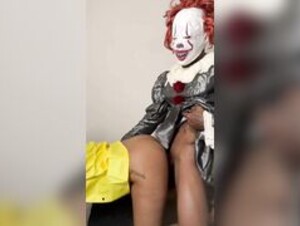 Lunita smashed by clown