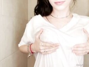 Grinchie Puppiwii Wet TShirt Boob Tease