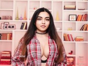Zara Dar (2)