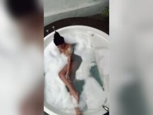 Sush Towers hot tub