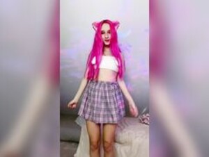 Mia Cherrygurl NSFW TikTok “My skirt just bareeely covers my butt,br and that’s