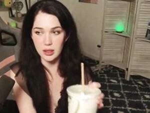 evelynclaire live show recorded on 2023-12-28 06-16-35