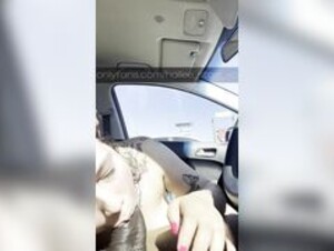 Hailee Starr sucking in a car