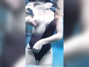 Amanda cerny - pool video