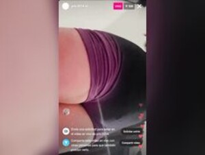 Fxnny showing us her ass in gym shorts (insta live)