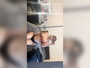 SEXY MUMBAI GIRL SHOWS BOOBS