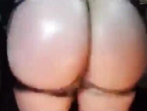 Little izzi squirting machine