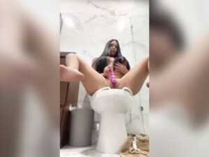 Webcam Latina- bathroom masturbation