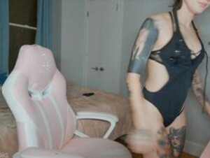 aynmarie's webcam show from June-01-2023 04:05:17