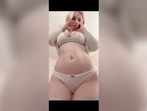 Todopokie tits,pussy,stomach and her sexy ass