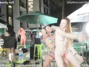EmilyBloom's webcam show from MFC May-25-2023 04:37:44