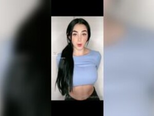 Ariadna Lorenzana bailando