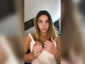 Onlylovestella rubbing her tits