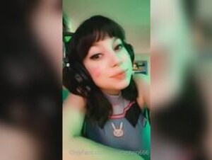 UwUcaptain D.va Cosplay Short clip
