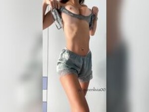 QUEENLIVIA00 4