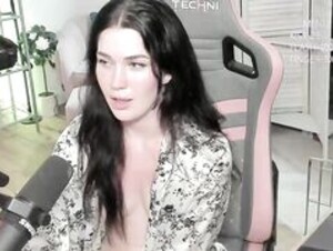 evelynclaire's webcam show from April-26-2023 04:21:11