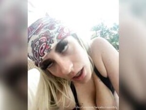 Snowbunny Emily: Bathbomb Show