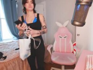 aynmarie's webcam show from April 19, 2023 21:45