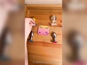 Milla Royce: Dildo Tour