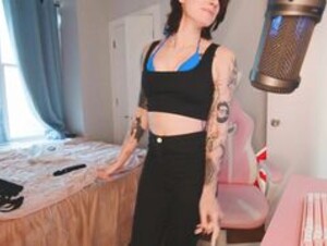 aynmarie's webcam show from April-19-2023 19:44:20