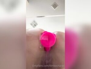 Littlemisschanel- ass clapping session