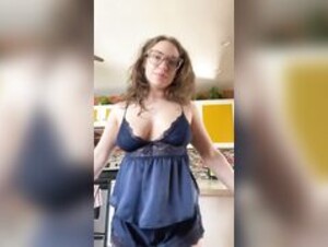 Ella_Enchanted - Tease